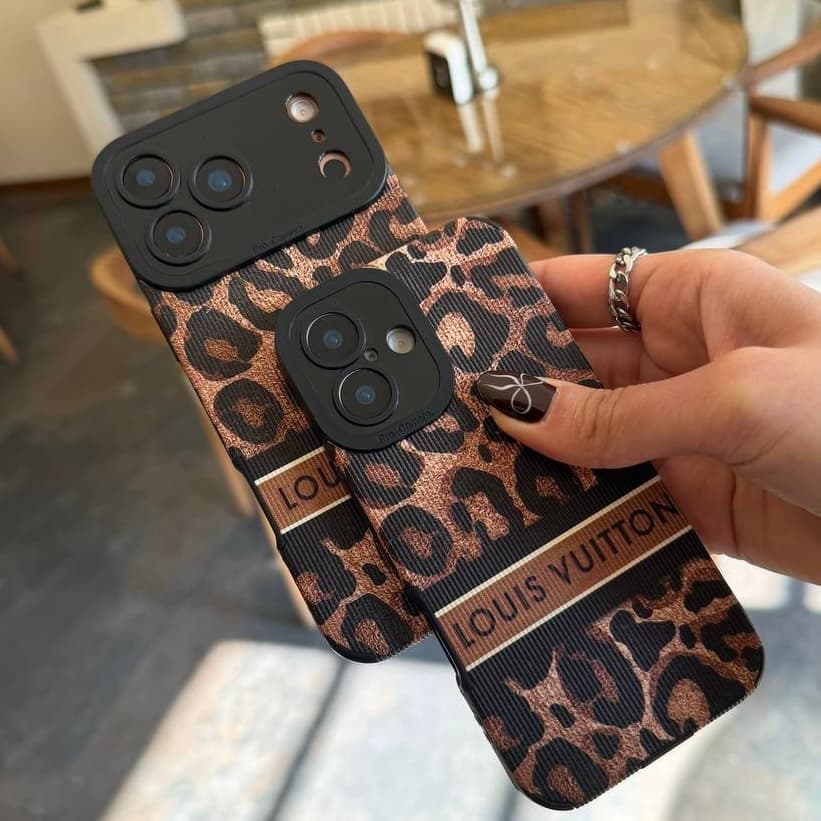 قاب موبایل Louis Vuitton کبریتی برای گوشی های آیفون — تصویر ۳