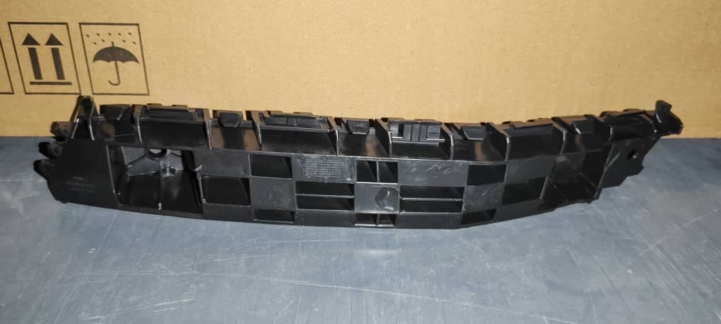 خرید براکت سپر جلو چپ تیگو 8 پرو وارداتی – کد فنی 602000848AA
