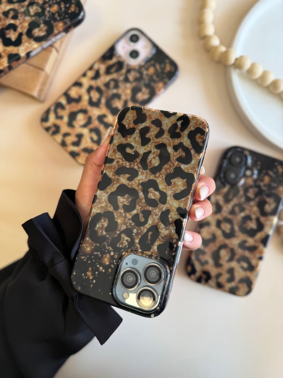 قاب موبایل Shiny Leopard برای گوشی های آیفون — تصویر ۴