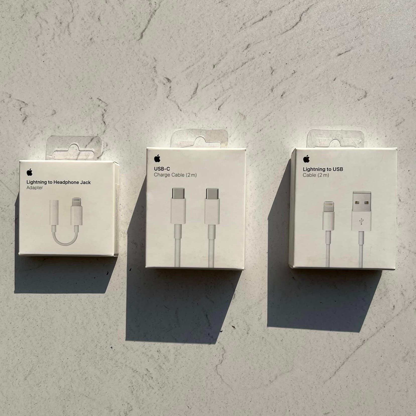 کابل شارژ Litghtnin to USB به طول 2 متر — تصویر ۳