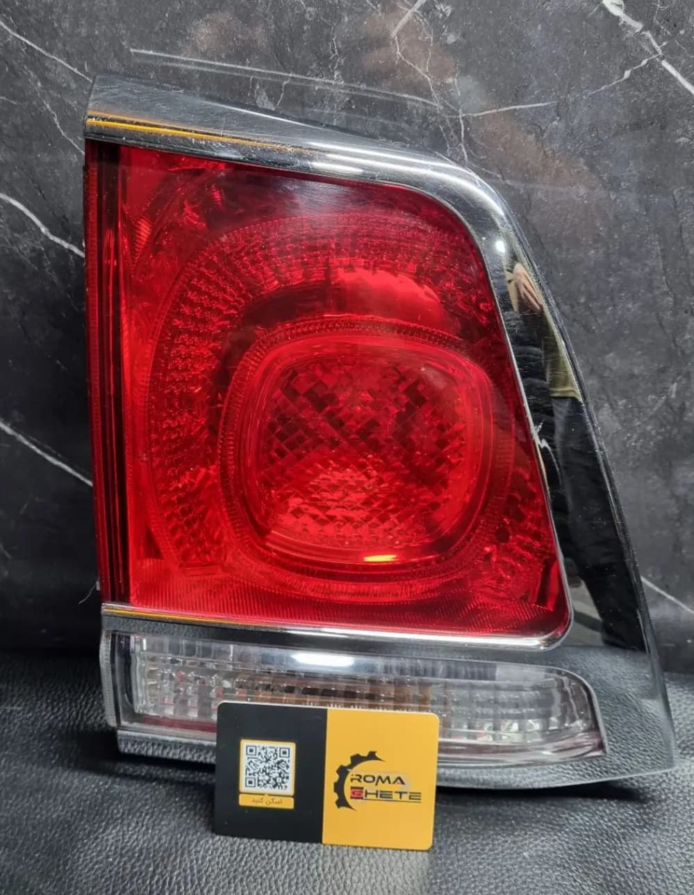 چراغ خطر روی درب صندوق چپ لندکروز 2008 تا 2011 | استوک (اصلی)