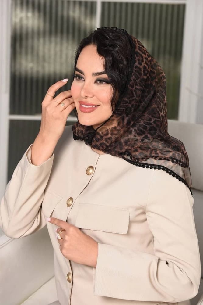 روسری سه گوش طورى دور عدسى — تصویر ۶