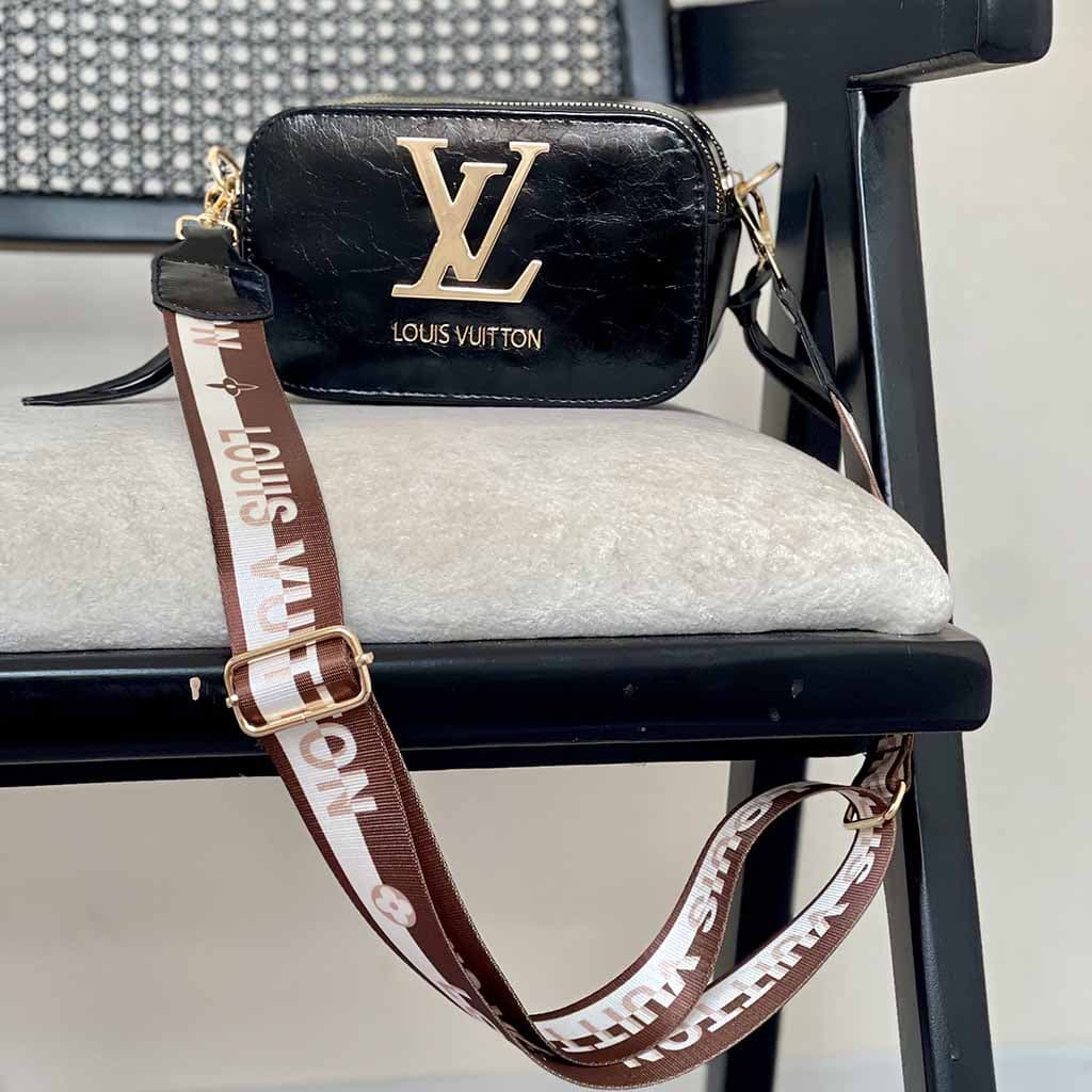 کیف پاسپورتی زنانه برند LV