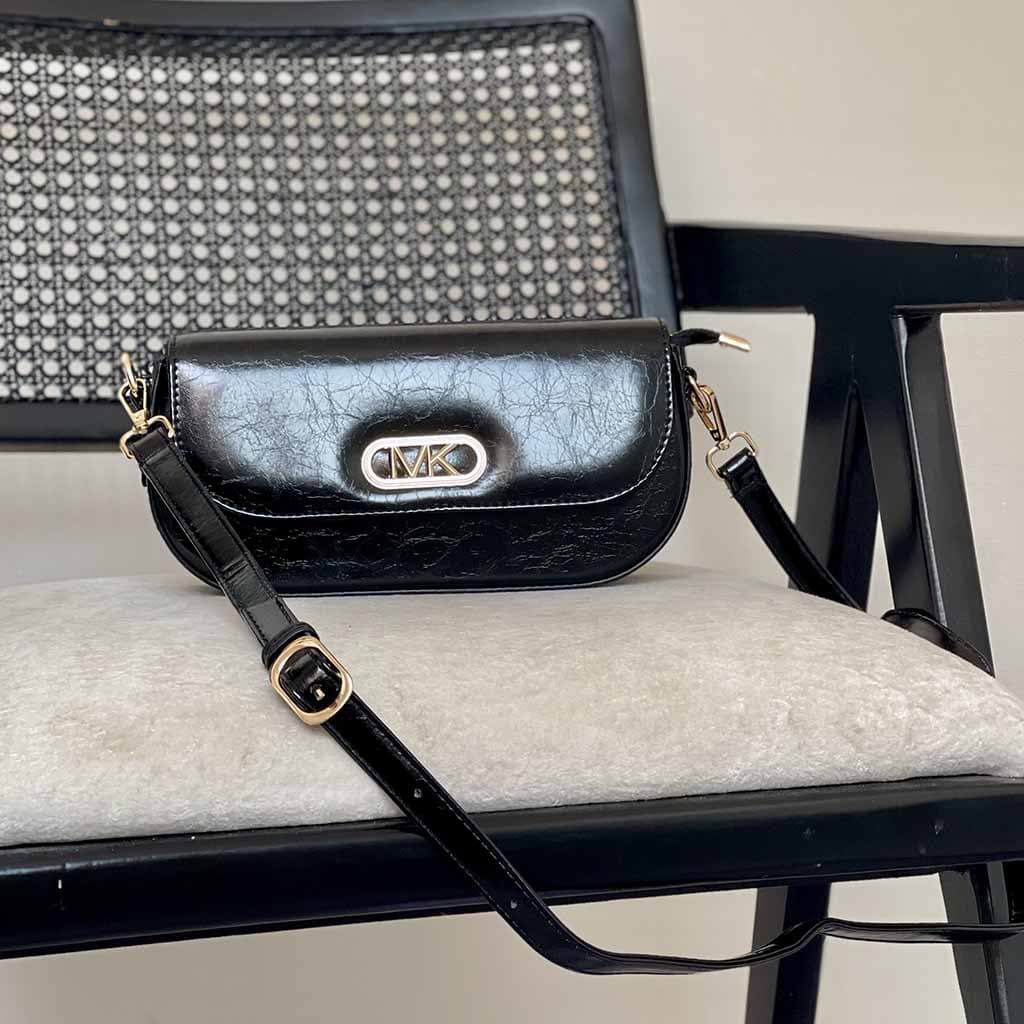 کیف پاسپورتی زنانه برندMK