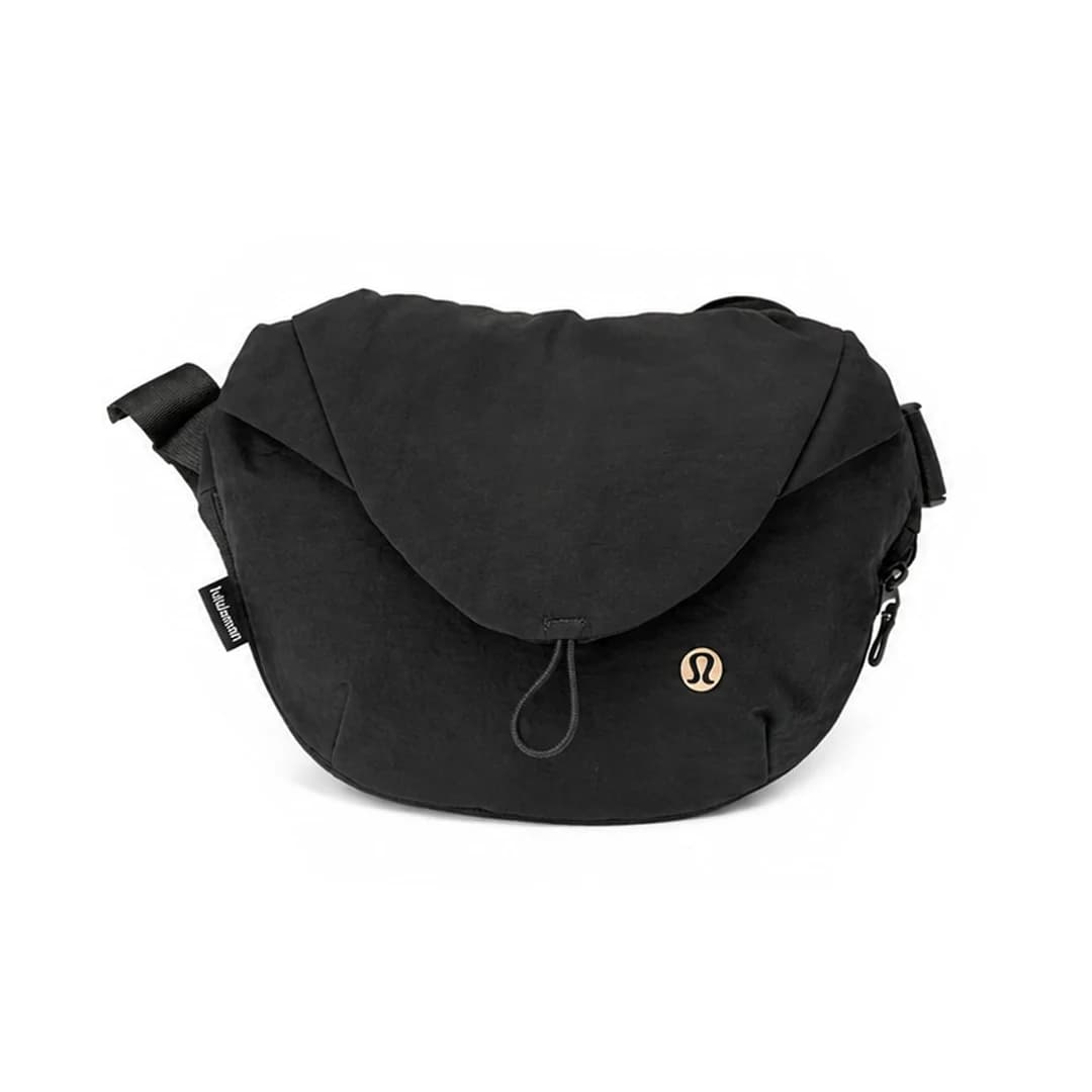 کراس بادی زنانه لولولمون Lunar New Year Curved Crossbody Bag 3L — تصویر ۲