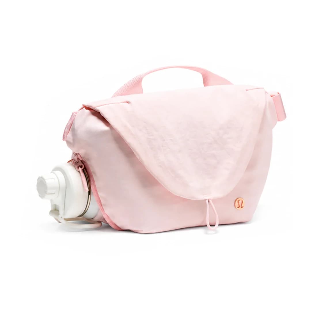 کراس بادی زنانه لولولمون Lunar New Year Curved Crossbody Bag 3L — تصویر ۴