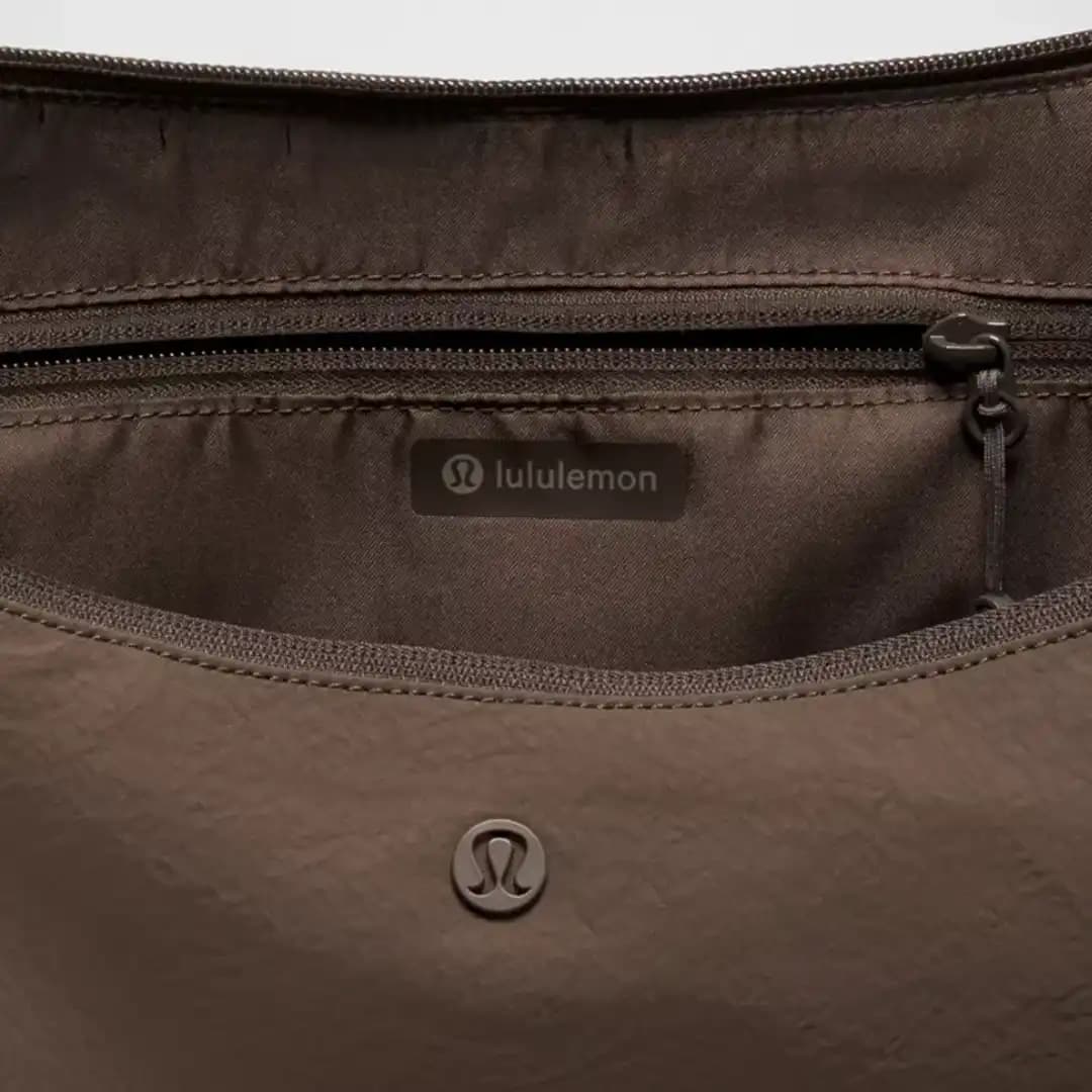 کراس بادی بگ لولولمون Slouchy Sling Bag — تصویر ۵