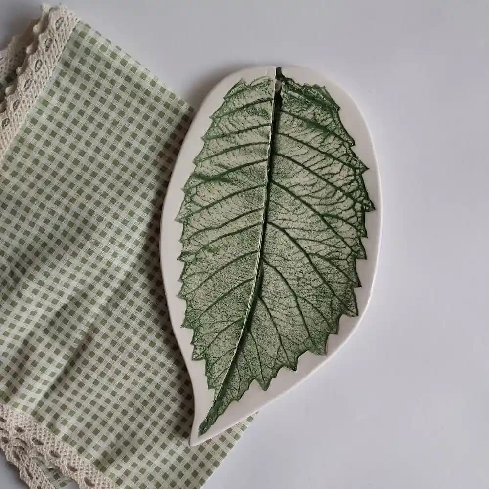 آویز دیواری سرامیکی دست ساز ـ طرح برگ طبیعی — تصویر ۲
