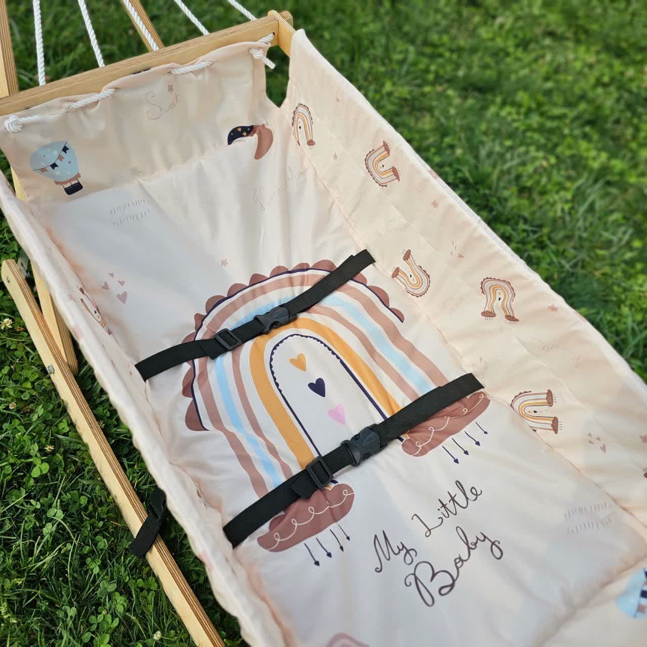 بانوج (گهواره سنتی،ننو) چوبی 12 طنابه مخمل رنگین کمان کرم (با پشه بند) — تصویر ۷