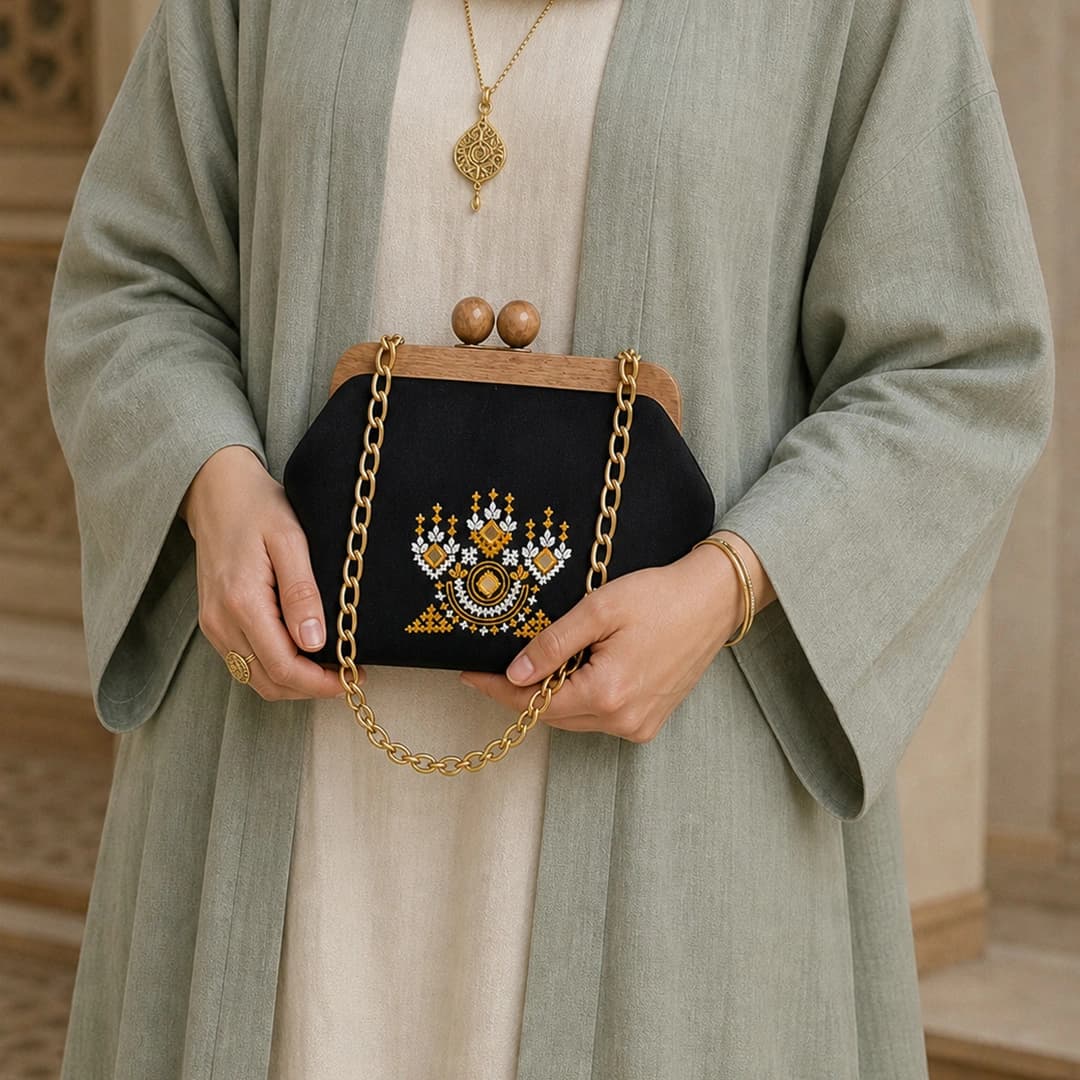 کیف دستی دهانه چوبی مدل نگین — تصویر ۳