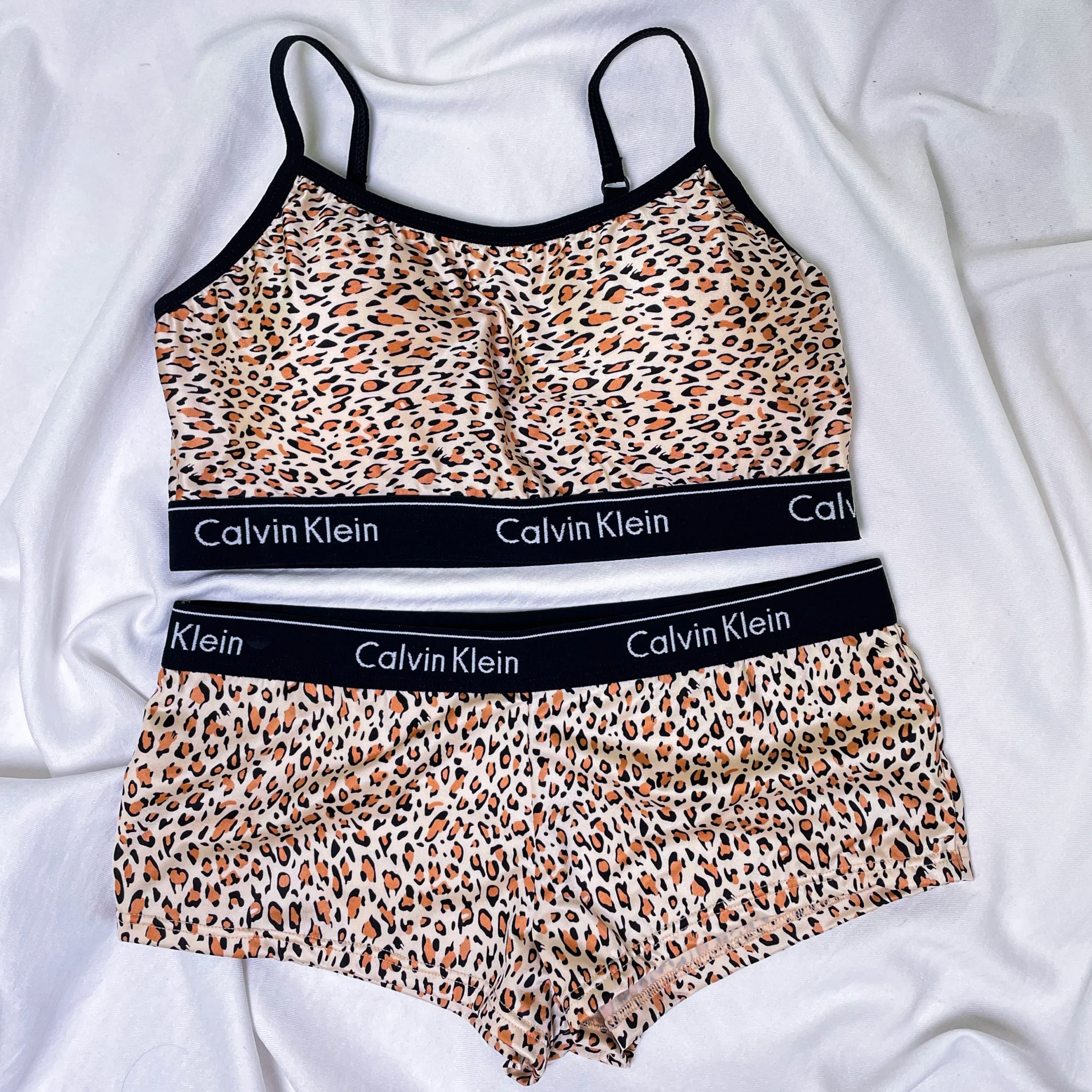 ست نیم تنه و شورت زنانه پلنگی calvin klein | ست لباس زیر پلنگی