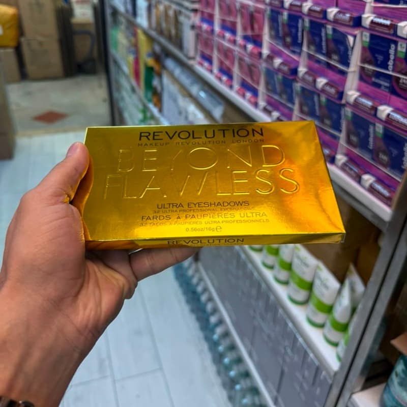 پالت سایه چشم 32 رنگ اولترا رولوشن Revolution مدل Beyond Flawless — تصویر ۳