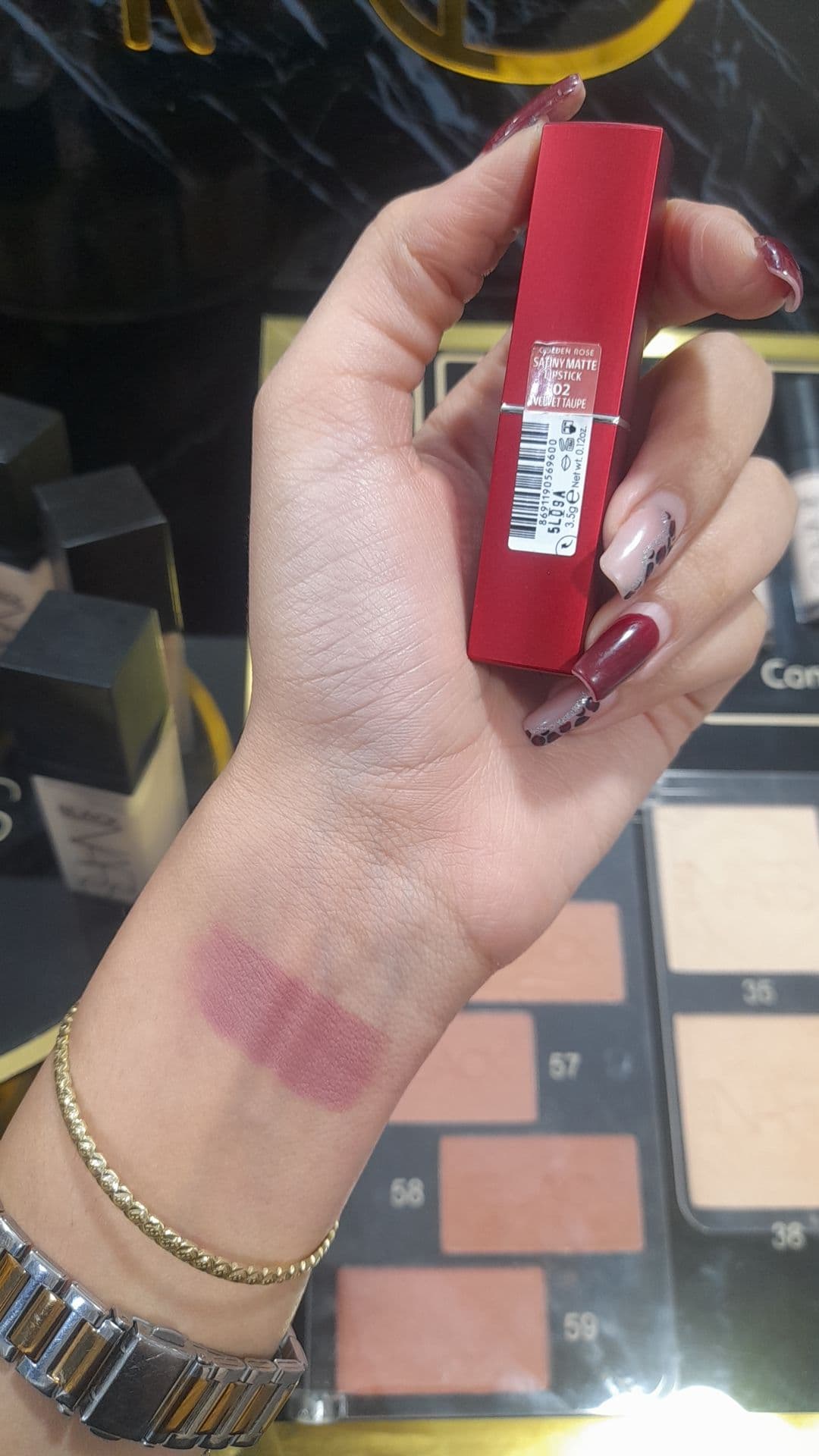 رژ لب ساتینی مات گلدن رز 02 Velvet Taupe — تصویر ۵