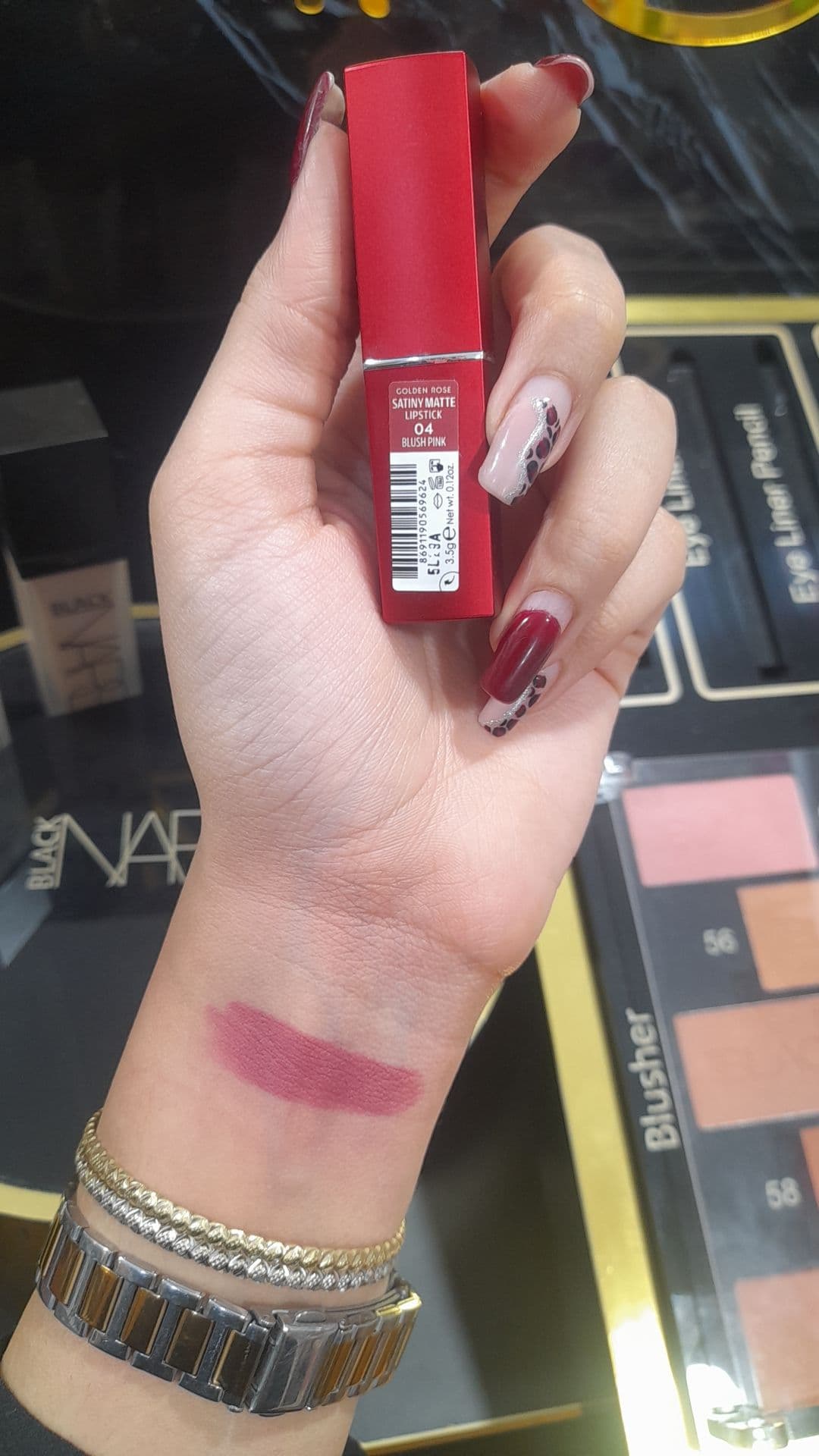 رژ لب ساتینی مات گلدن رز 04 Blush Pink — تصویر ۵