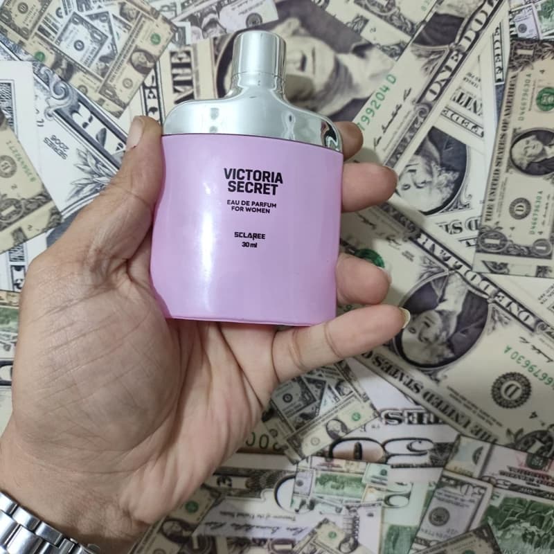 ادو پرفیوم زنانه Victoria secret تازیانه زن 30ML