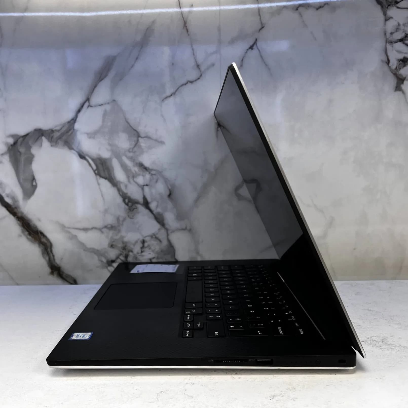 لپ تاپ استوک DELL XPS 7590 | 15.6″ 4K | Core I7-9750H | 16GB RAM | 512GB SSD | 4GB GTX 1650 — تصویر ۳