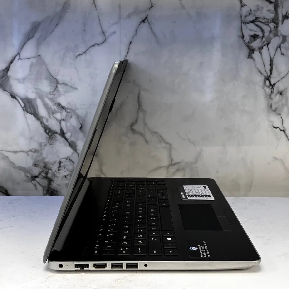 لپ تاپ استوک AMD A6-9225 | رم 8GB | SSD 256GB | صفحه نمایش 15.6 | HP 15-DB | FHD | Radeon R4 — تصویر ۶