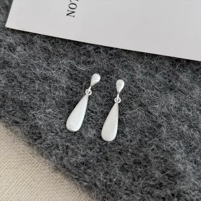 گوشواره اشکی نقره ای مینیمال