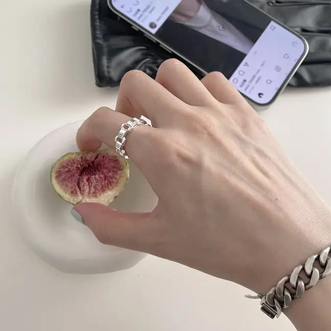 انگشتر نقره‌ای شیک با طرح مربعی — تصویر ۲