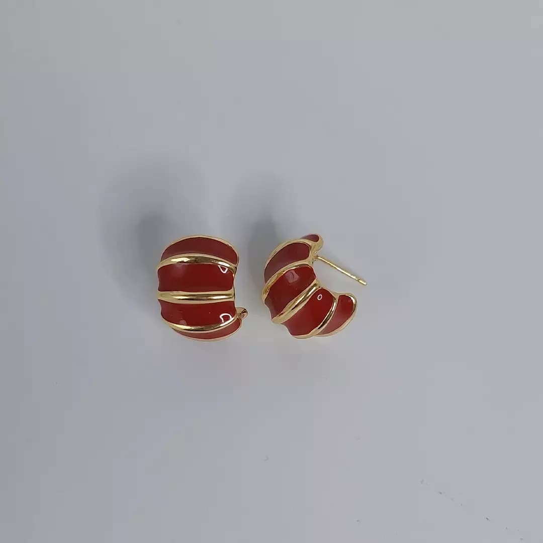 گوشواره میناکاری زنانه طلایی و قرمز — تصویر ۴
