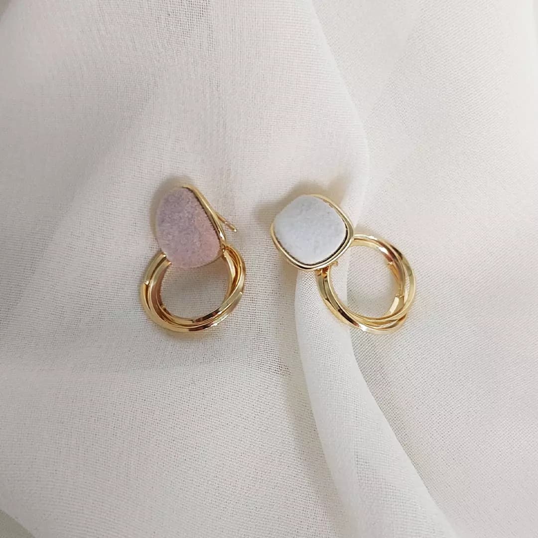 گوشواره میخی حلقه‌ای پارچه‌ای