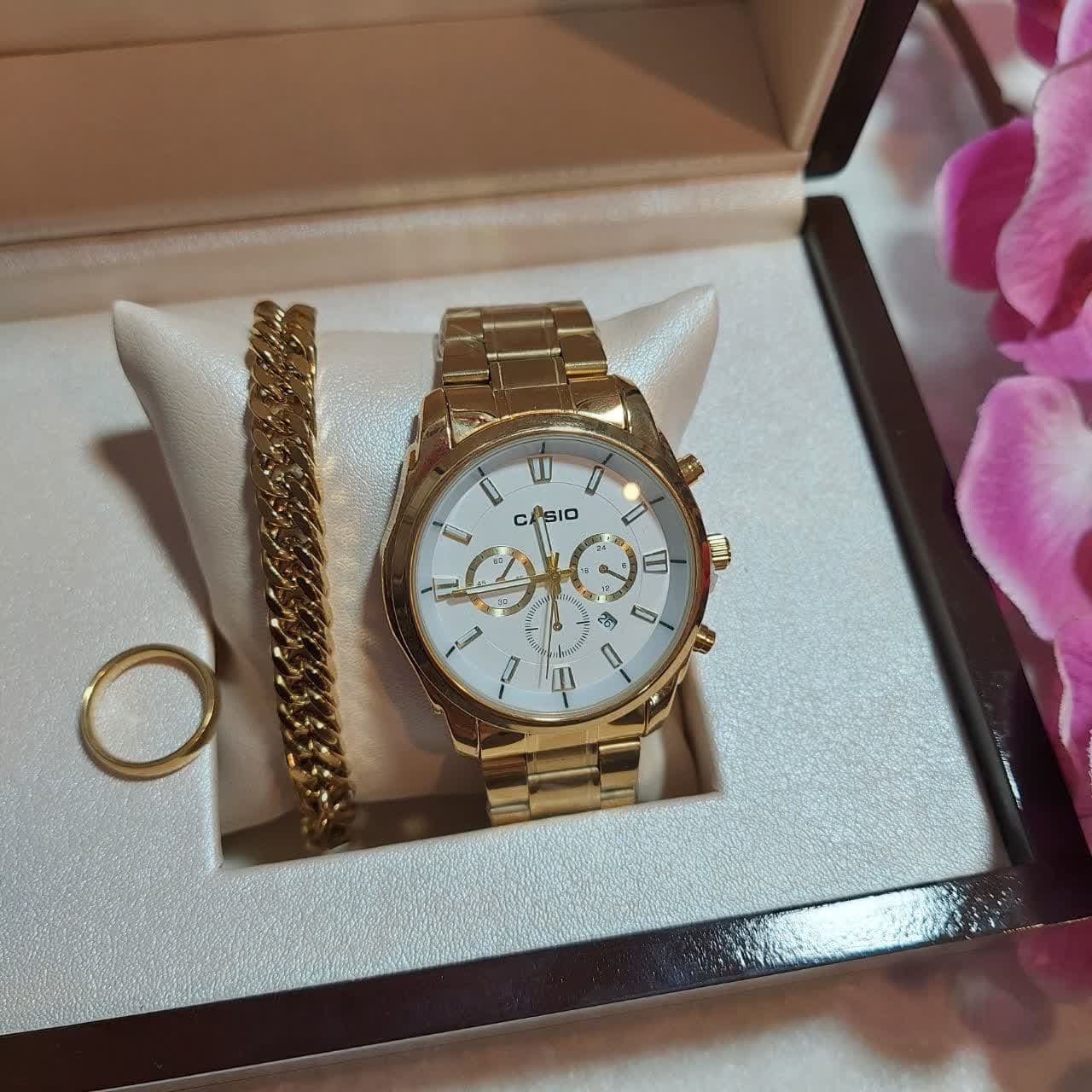 ساعت مچی مردانه کاسیو Casio طرح سه موتور طلایی همراه دستبند کارتیر و حلقه رینگ کد 3 — تصویر ۲