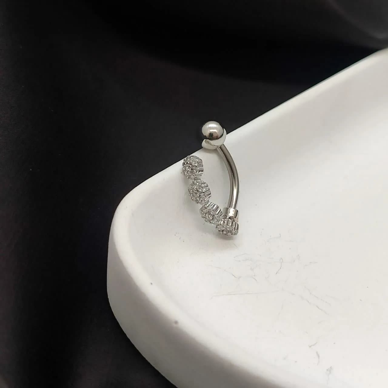 پیرسینگ ناف زنانه نقره ای نگین دار طرح ویان کد 10434