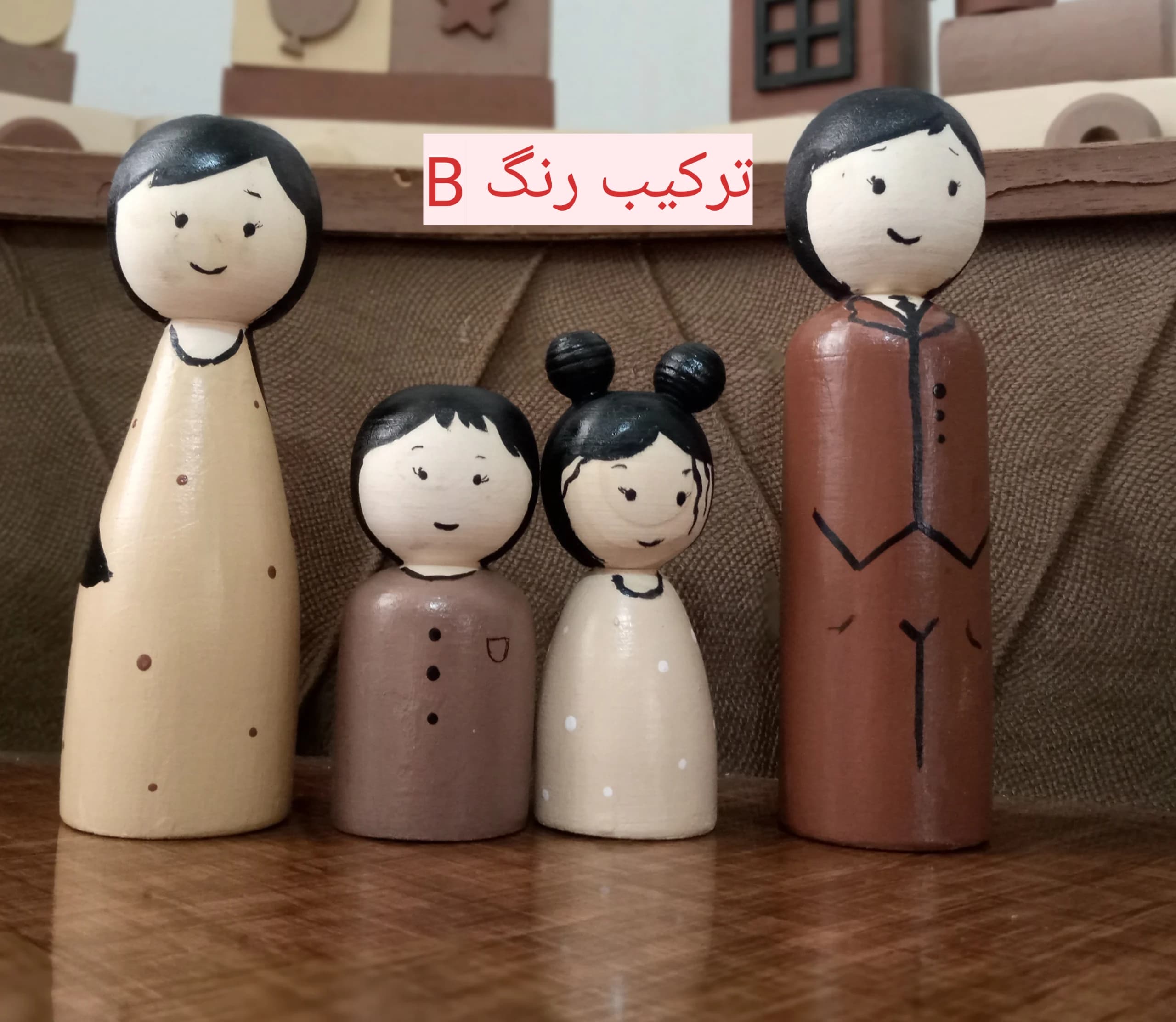 مجسمه چوبی طرح خانواده | دکور دست‌ساز چوب روس برای اتاق کودک | راشلف — تصویر ۲