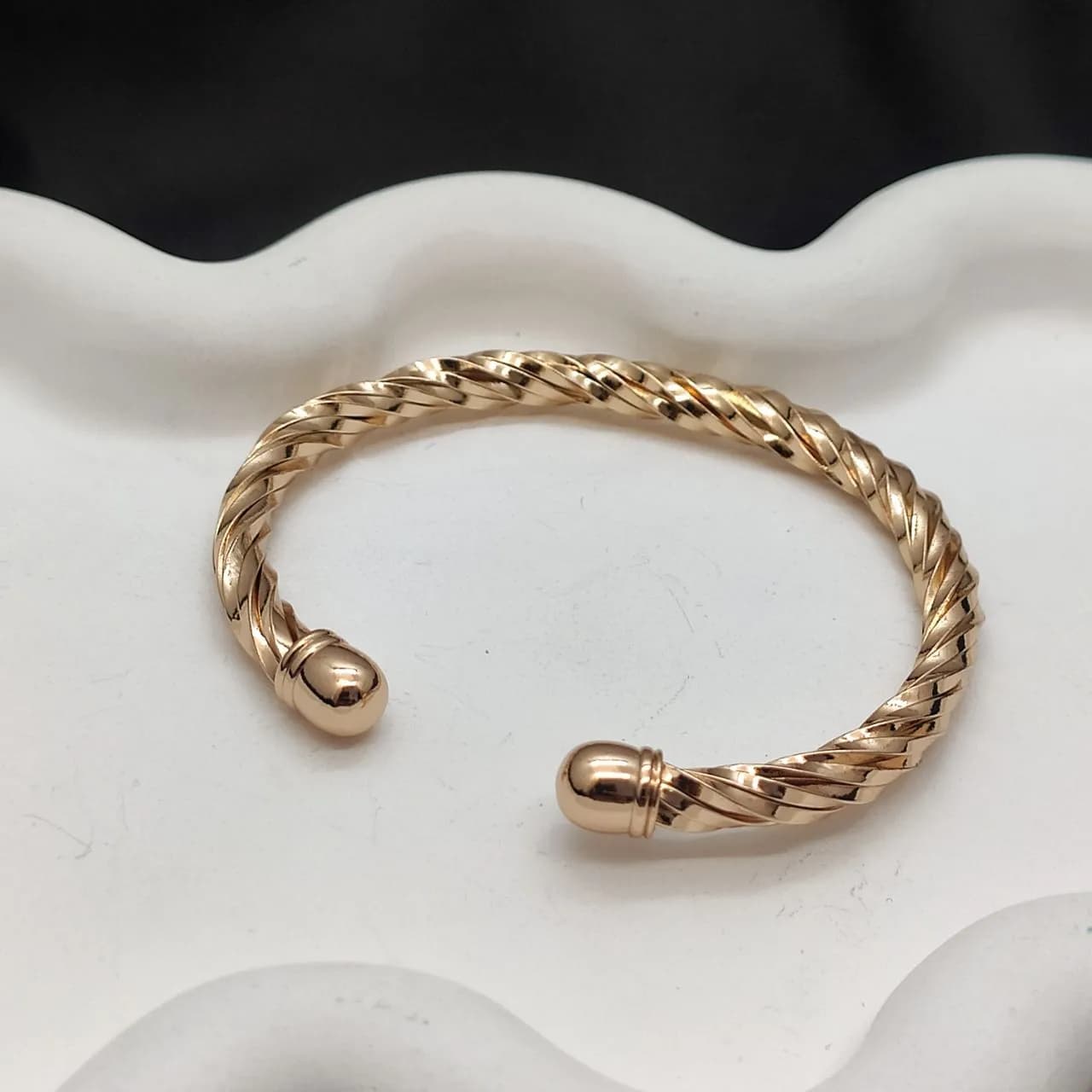 بنگل ژوپینگ مینیمال طرح طلا فری سایز مدل موجی کد 10357