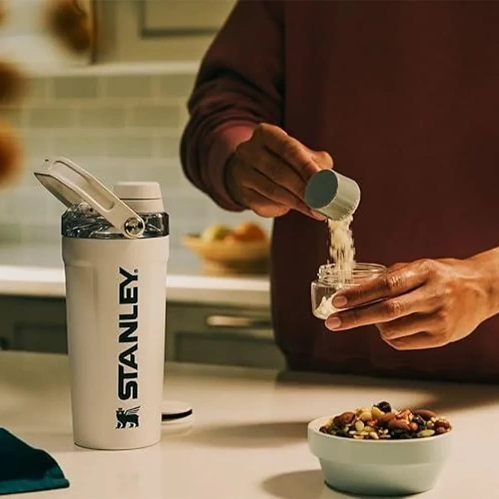 شیکر استنلی 590 میلی لیتر مخزن دار مدل ACTIVATE SHAKER BOTTLE — تصویر ۵
