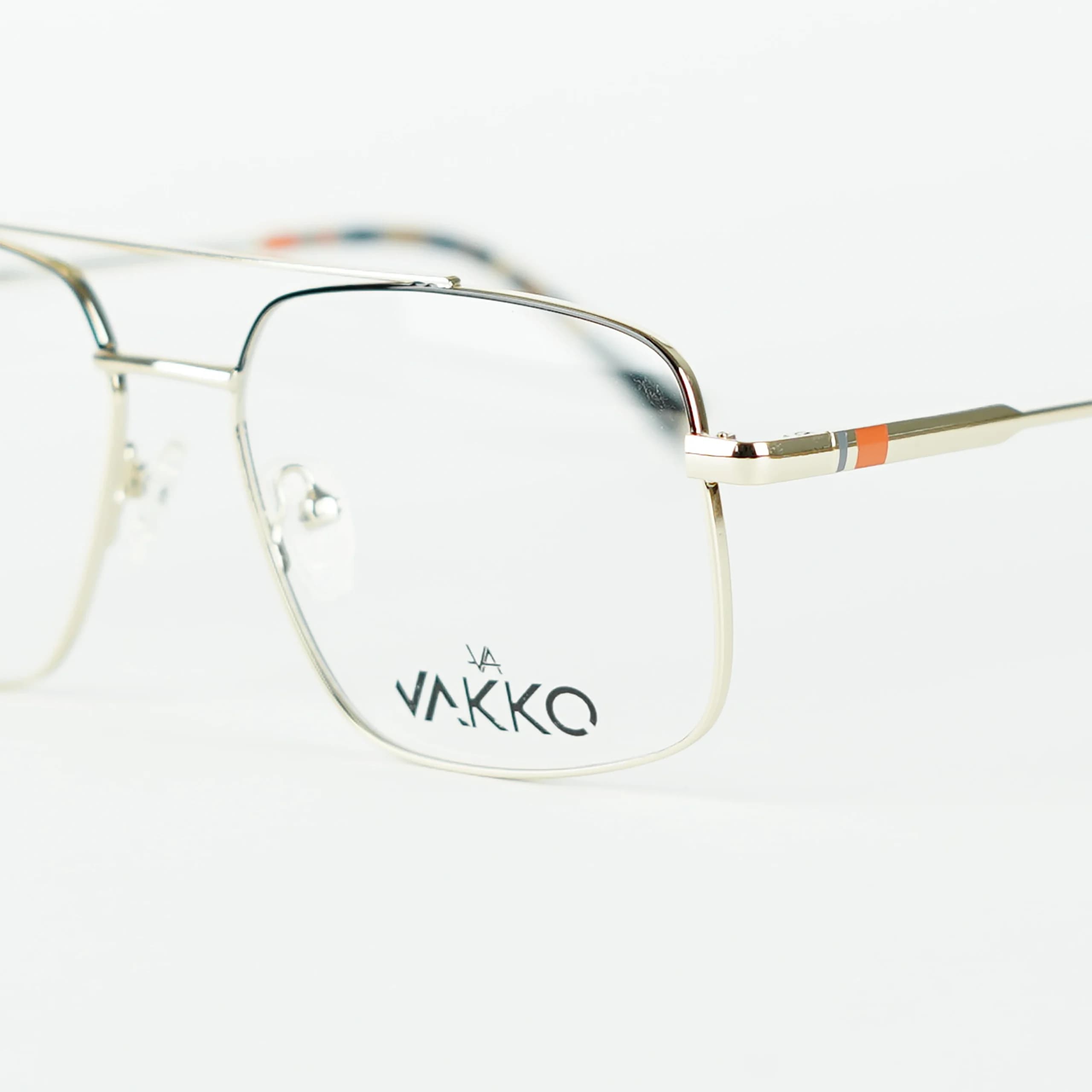 عینک طبی واکو VAKKO مدل 8078 | ترکیبی از طراحی مدرن، کیفیت ساخت و راحتی در استفاده روزمره — تصویر ۳