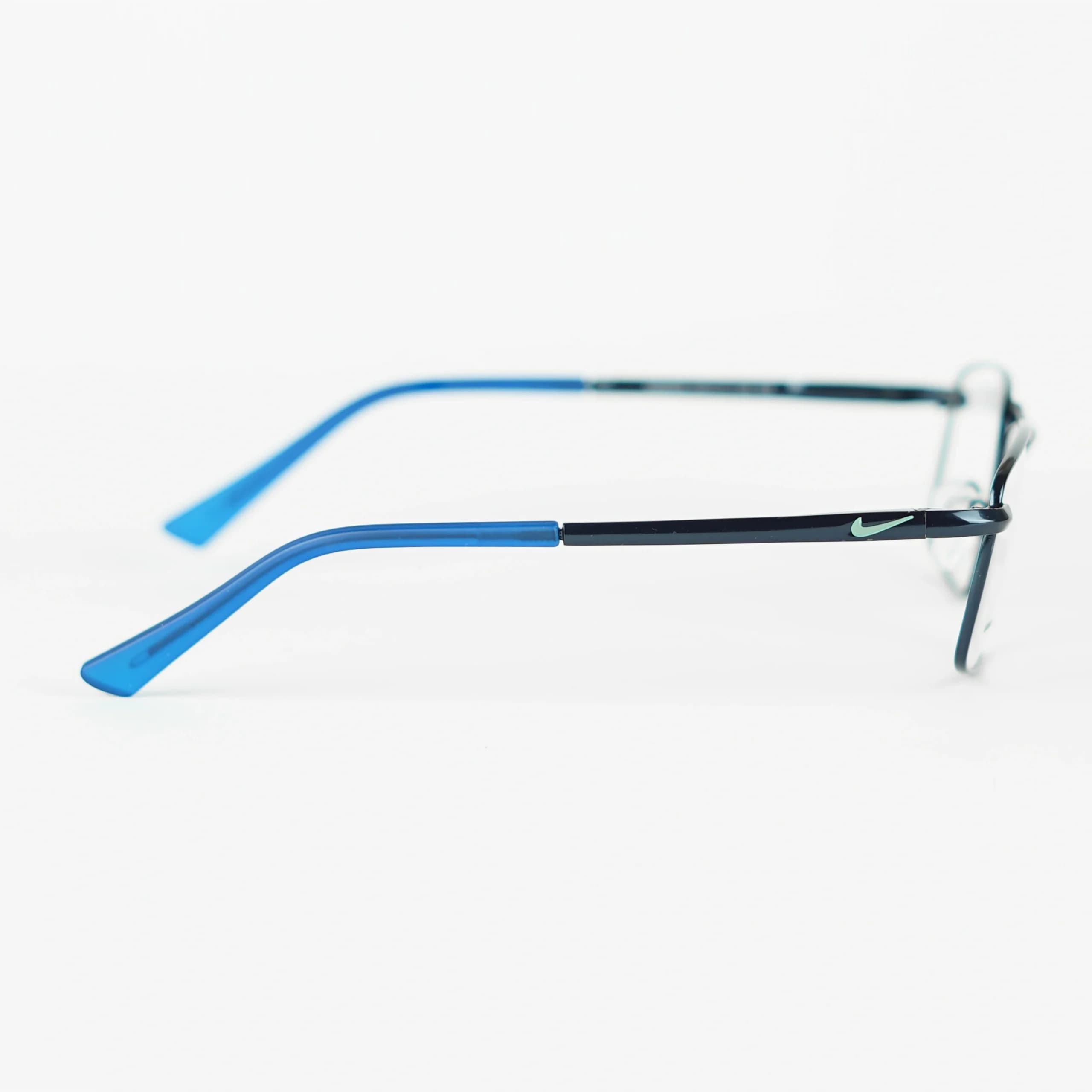 عینک طبی نایک NIKE مدل NK8603 | ترکیبی از طراحی مدرن، کیفیت ساخت و راحتی در استفاده روزمره — تصویر ۵