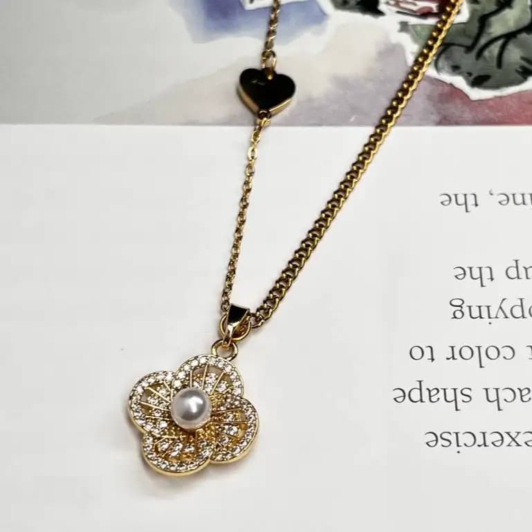 گردنبند زنانه و دخترانه آویز گلبرگ مروارید ضد حساسیت رنگ ثابت کد etk