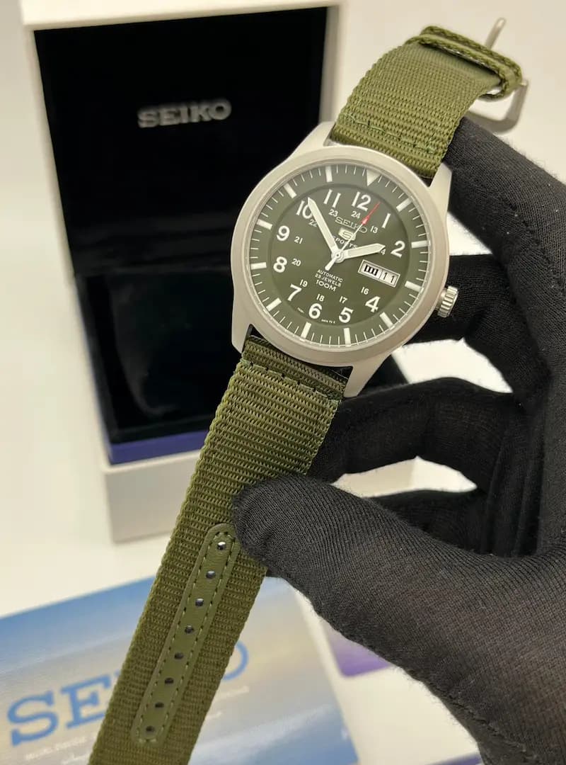 ساعت سیکو‌ ۵ خلبانی seiko 5 سبز — تصویر ۳