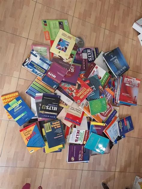 کتاب انگلیسی 200 مقاله ضروری آیلتس (essential IELTS essay 200). نسخه انگلیسی. پی دی اف.