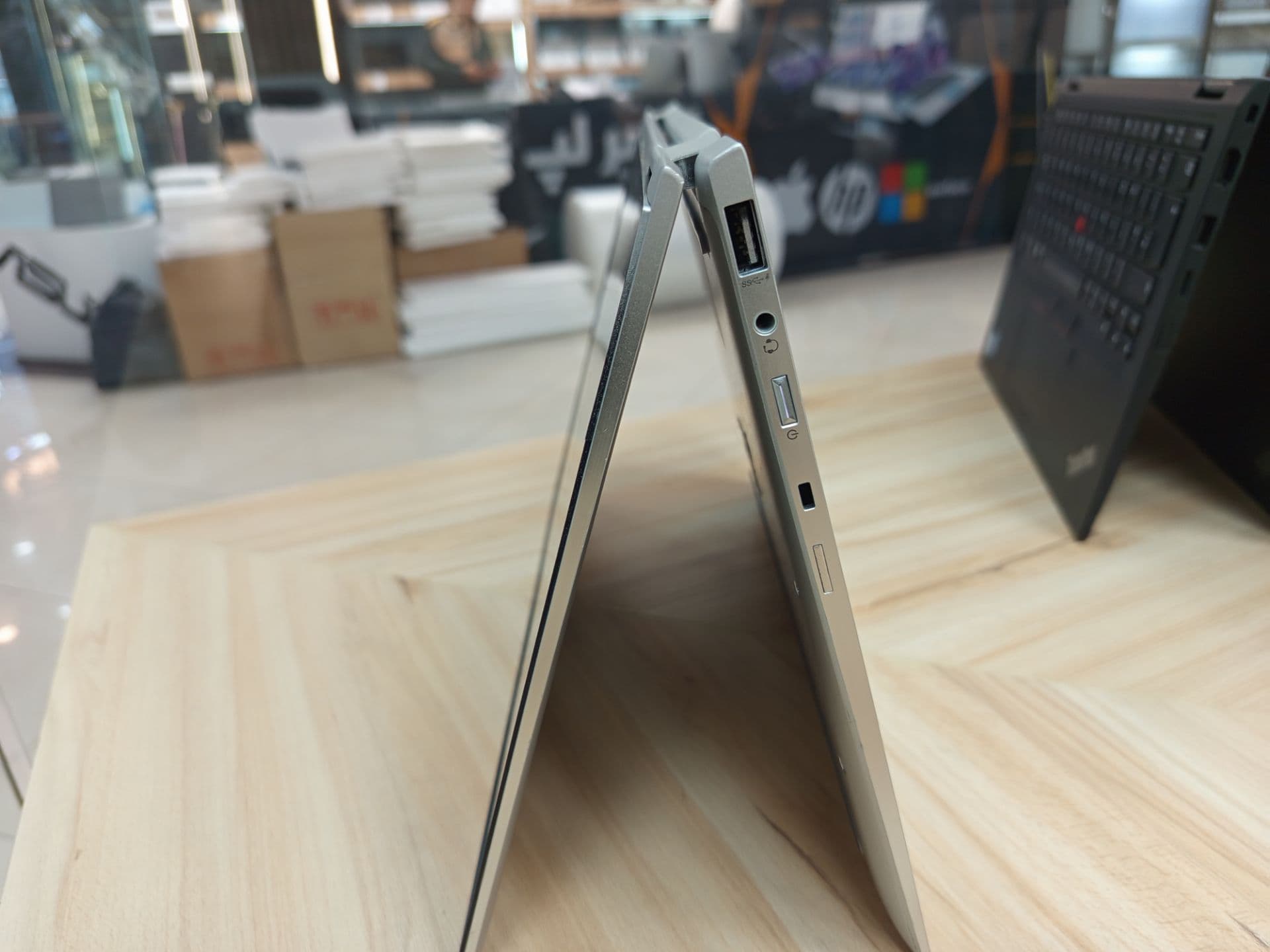 HP ELITI BOOK 1040 G5 | I5-8265U | 8GB | 256SSD | INTEL UHD | 14.1 FHD TOUCH X360 — تصویر ۵