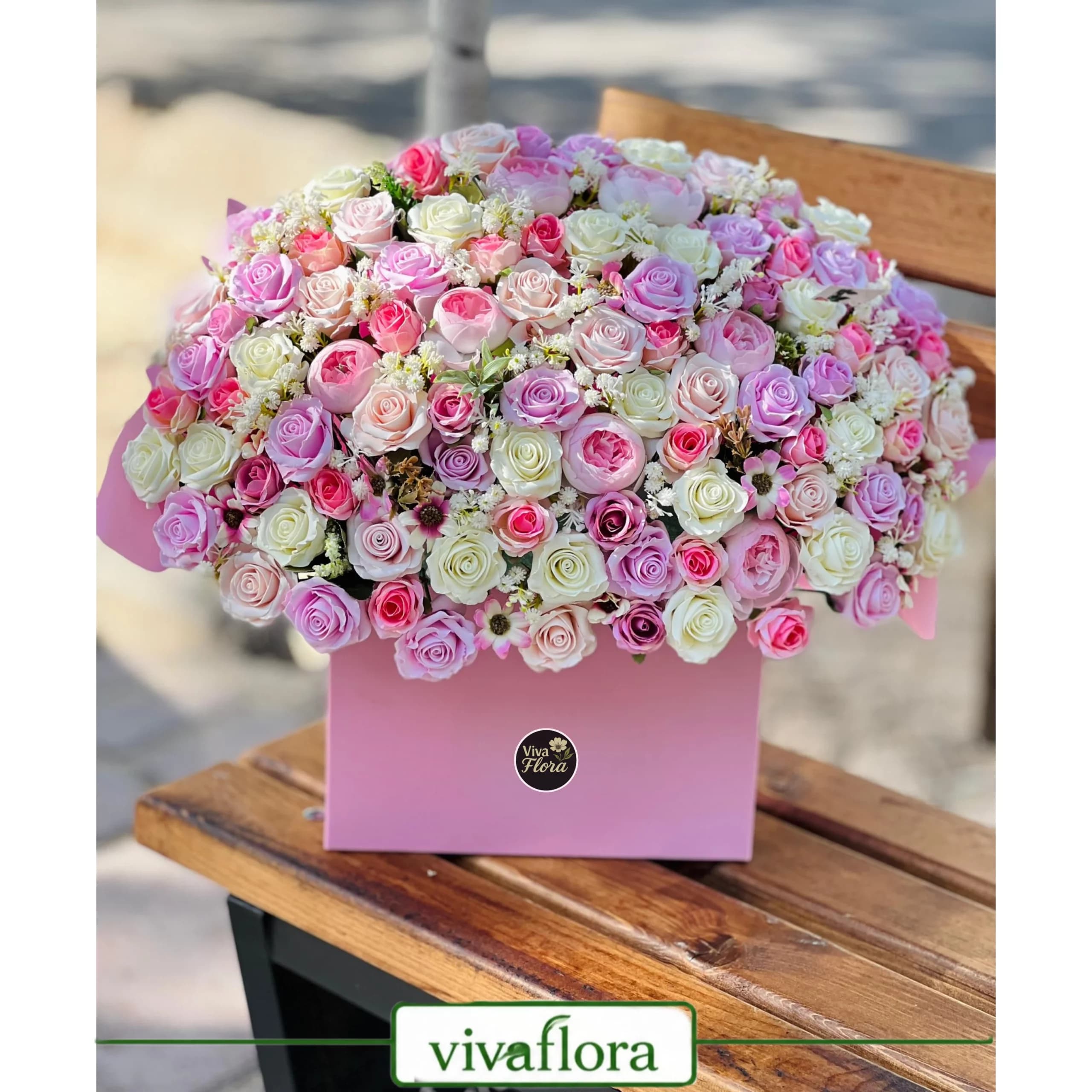 باکس گل مصنوعی ماندگار