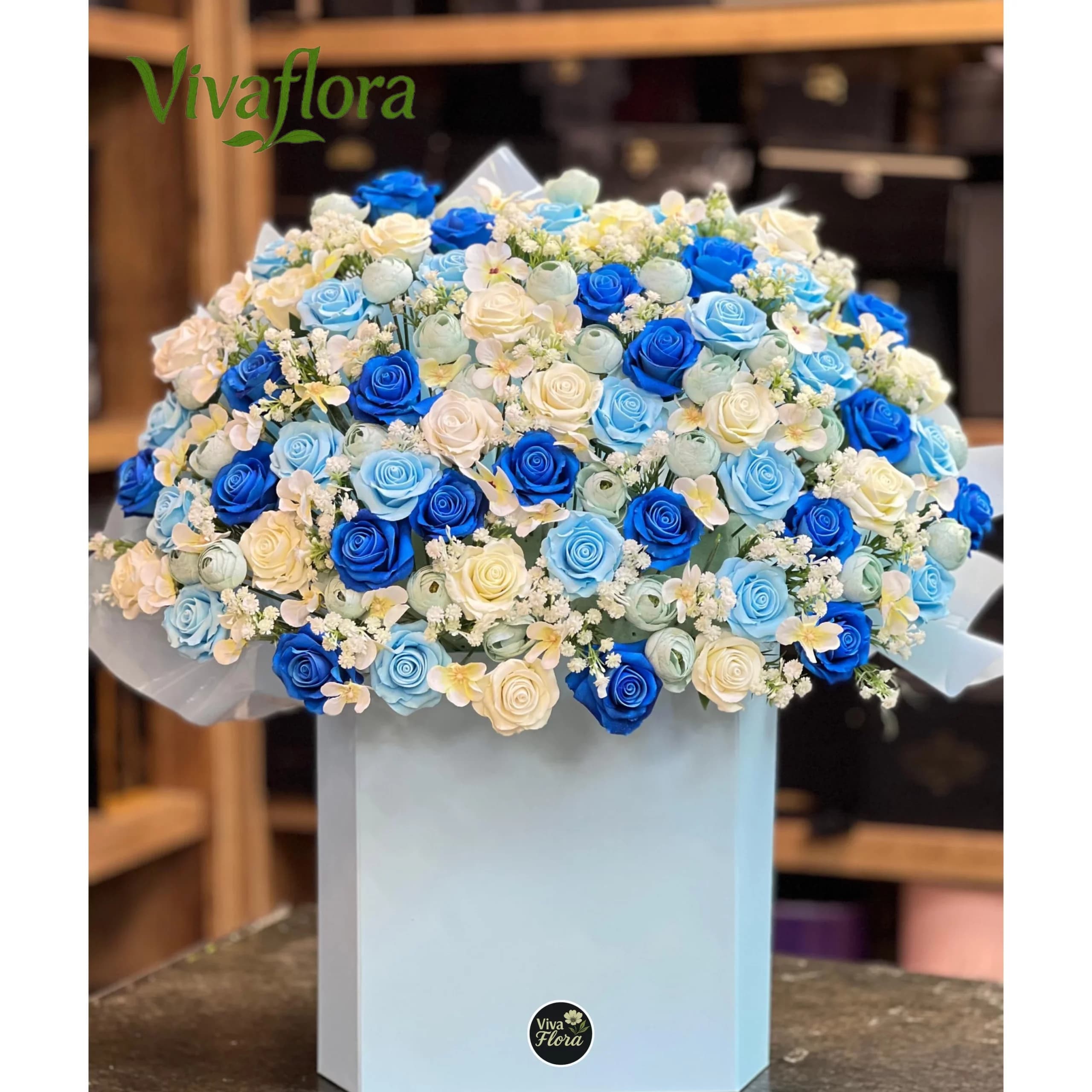 باکس گل مصنوعی آبی