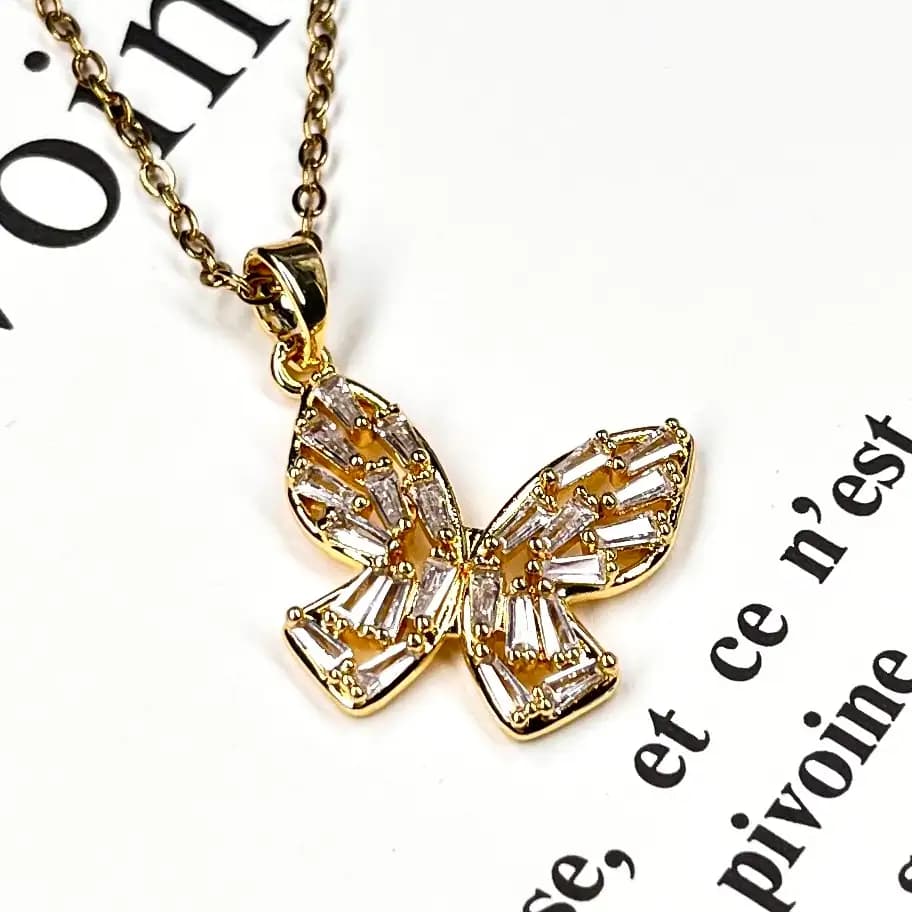 گردنبند زنانه و دخترانه طرح پروانه ای فانتزی ضد حساسیت رنگ ثابت کد etk