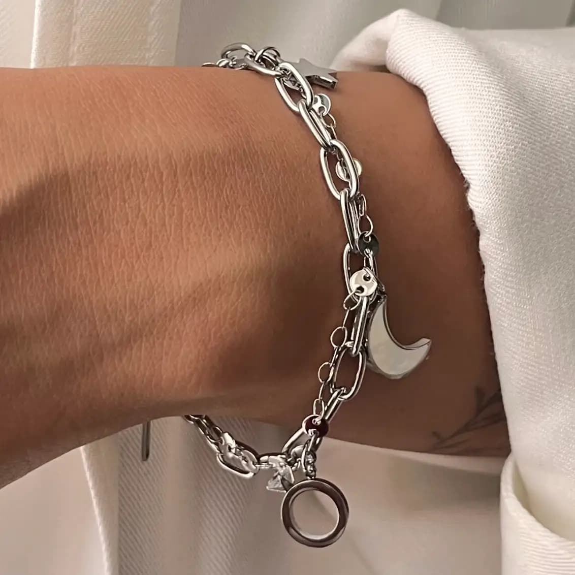 دستبند زنانه و دخترانه استیل طرح ماه و ستاره آویز دو رج رنگ ثابت کد etk