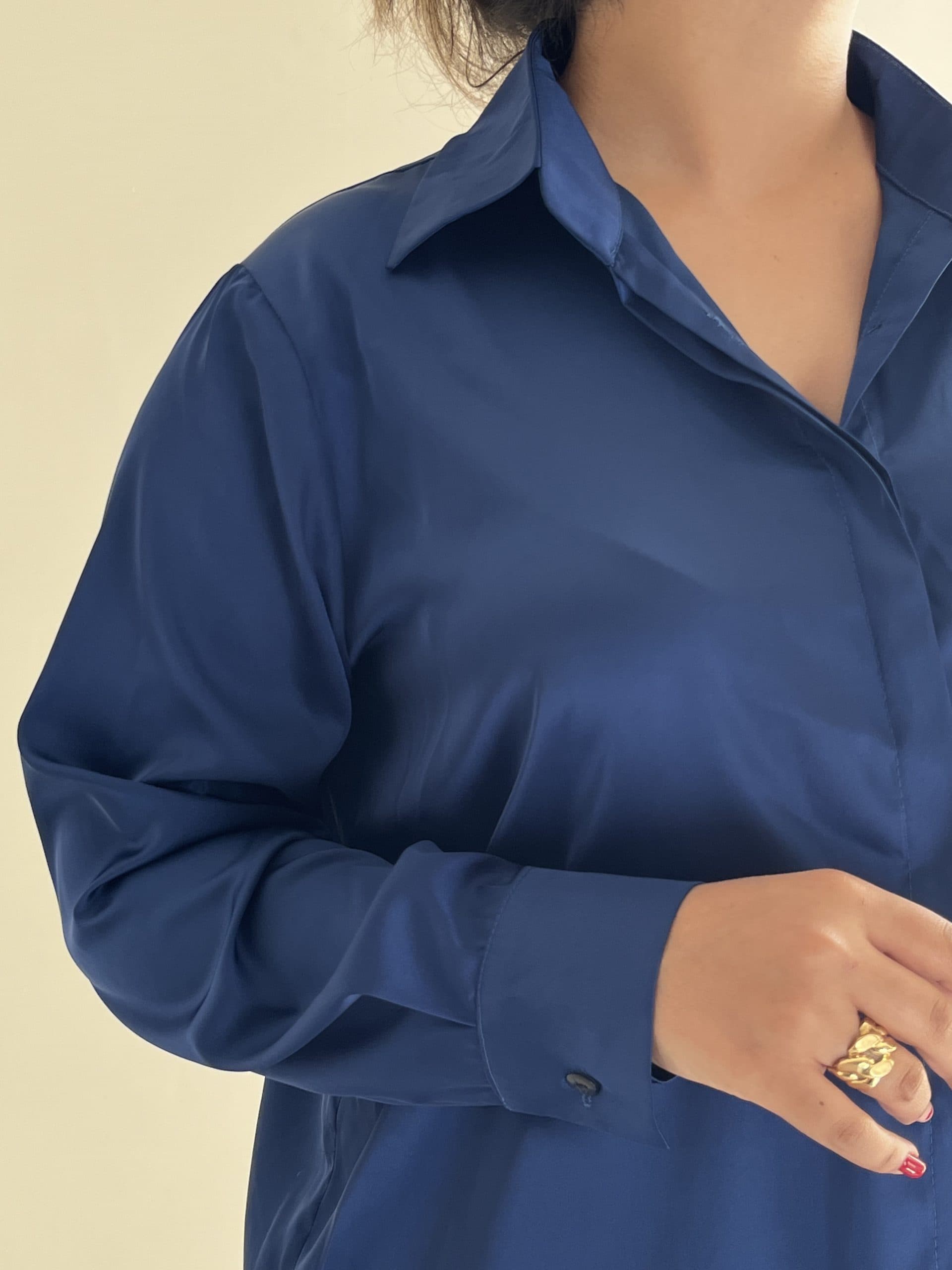 شومیز ساتن سیلک ابی نفتی کد703 — تصویر ۲