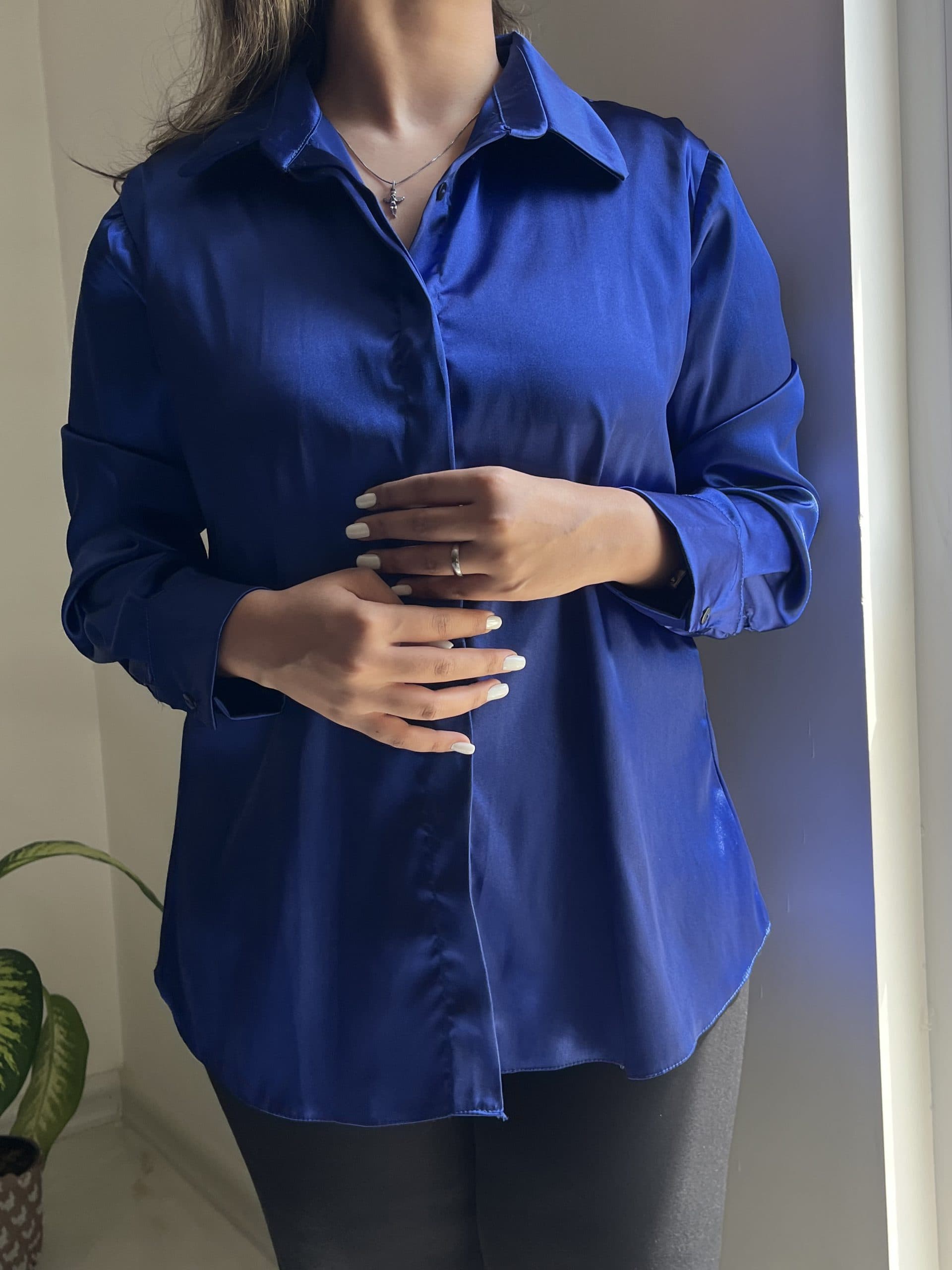 شومیز ساتن ابریشم سورمه ابی کد135 — تصویر ۲