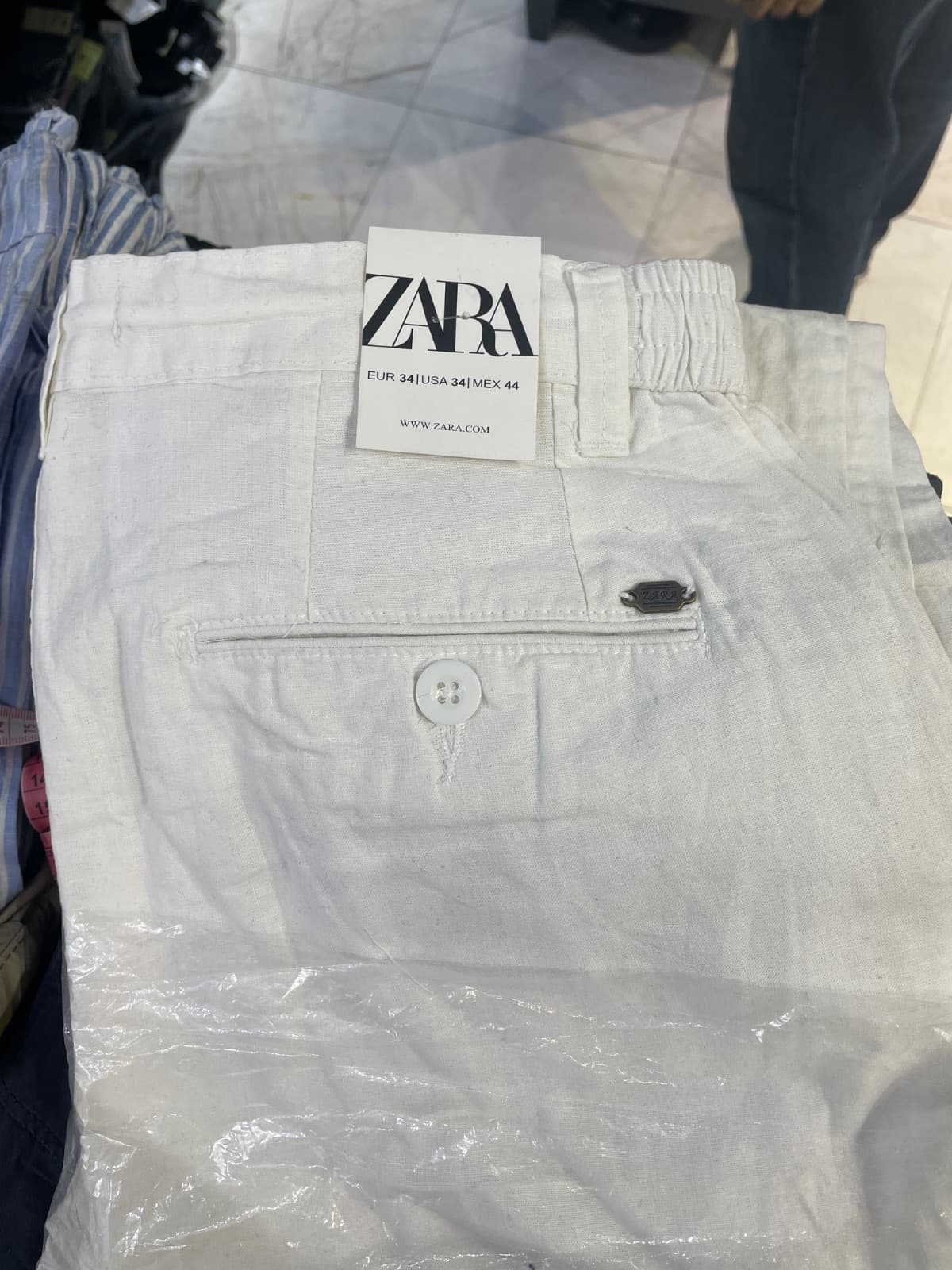 شلوار لینن مردانه نیم بگ خنک و تابستانی برند ZARA -سفید — تصویر ۴
