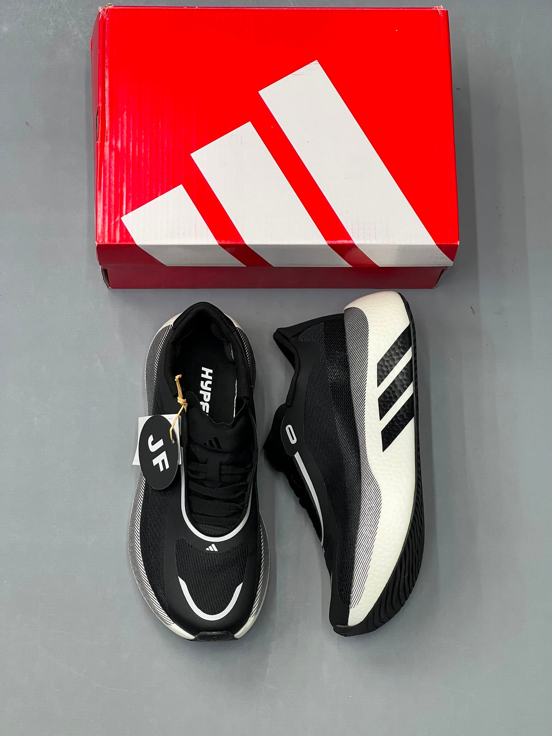 کتونی آدیداس هایپر بوست مشکی سفید زنانه و مردانه | adidas Hyperboost — تصویر ۳