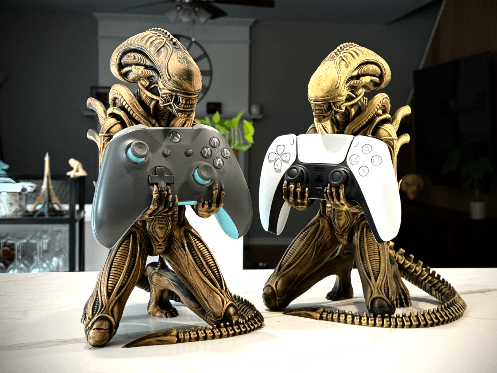 استند دسته PS5 و Xbox طرح Xenomorph Alien — تصویر ۲