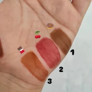تینت لب قهوه ای مدل آیس کافی — تصویر ۲