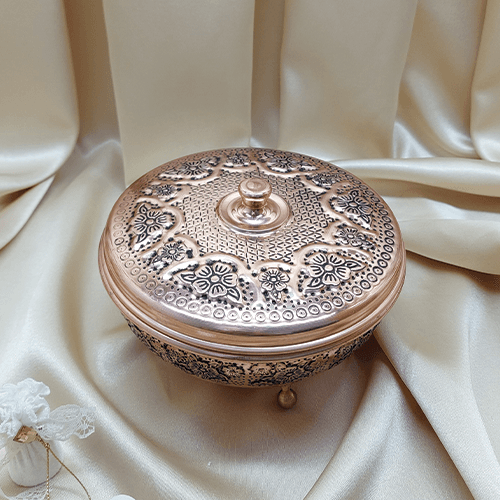 گزخوری درب دار مسی طرح گلبرگ — تصویر ۲