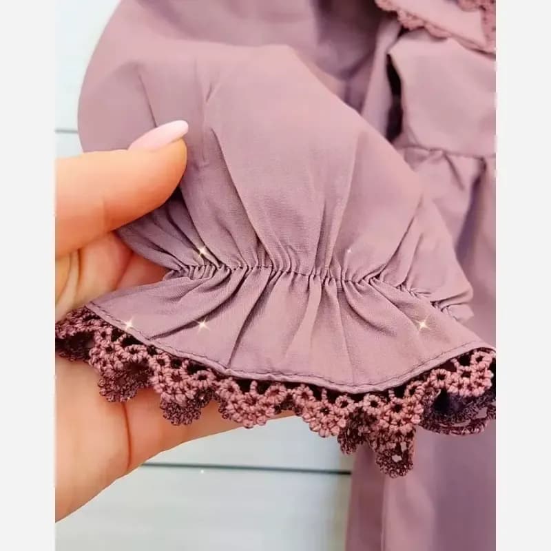 پیراهن یقه کراواتی دخترانه کتان نخ با گیپور مناسب 3 تا 9 سال — تصویر ۶