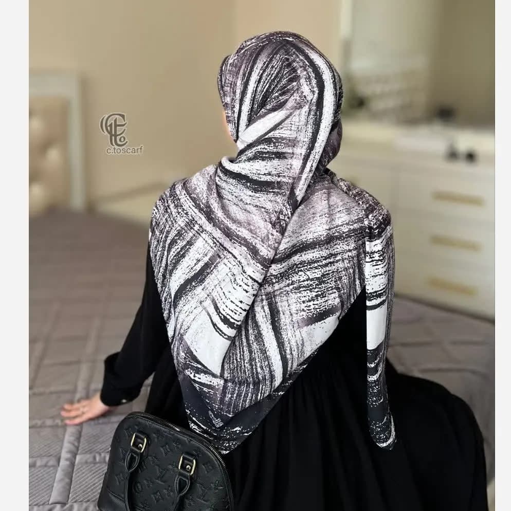 روسری نخی طرح سونیا آبرنگی ابعاد 140 در 140 — تصویر ۷