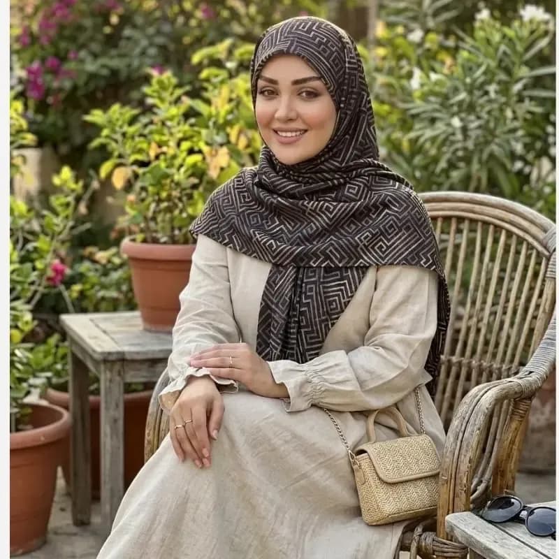 روسری طرح سیمین نخ بامبو قواره بزرگ 140×140 زنانه مشکی ریز نقش اسپرته